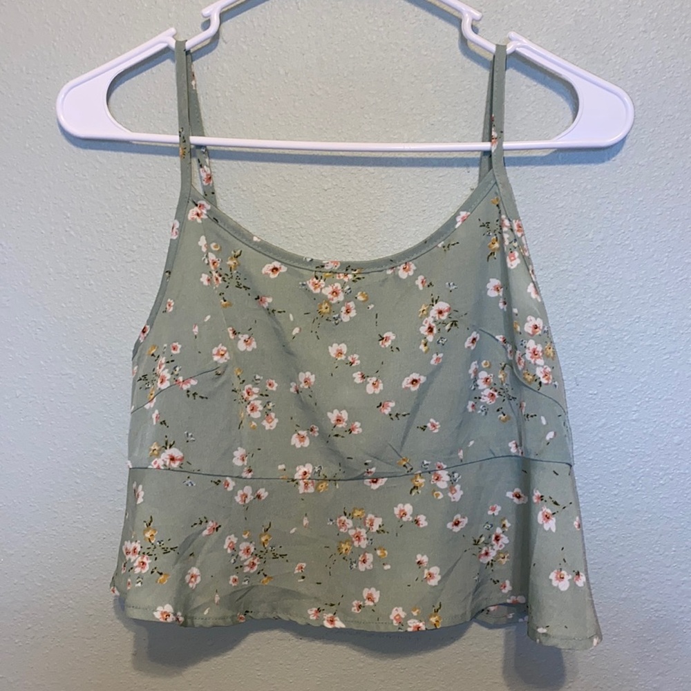 green Romwe Womens crop top. Size Medium